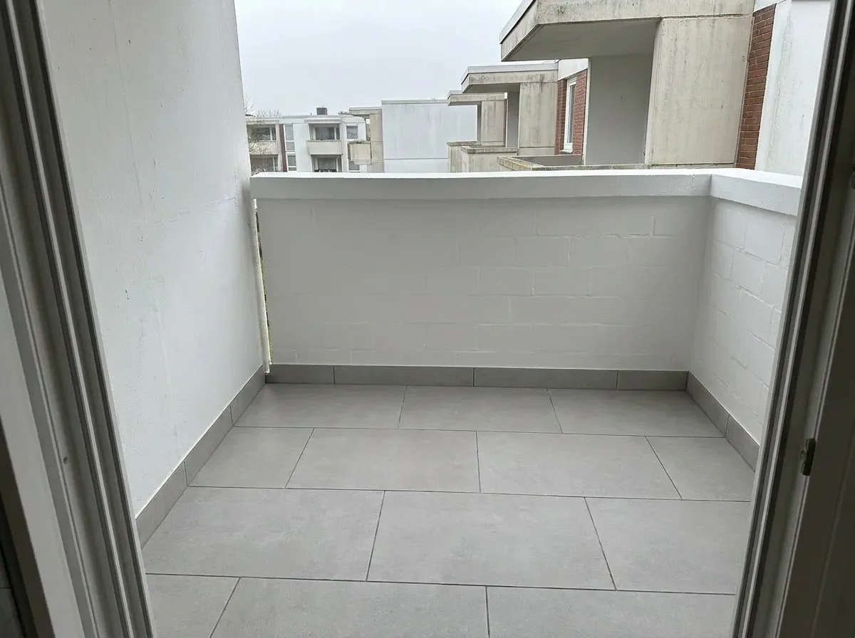 Wohnungsbalkon vor und nach der Sanierung nachher
